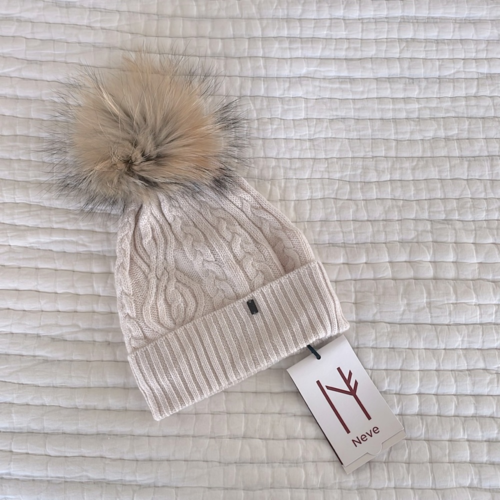Cream cable knit Pom hat with real fur pom, NWT